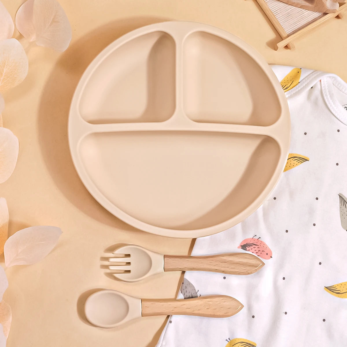 3PCS Silicone Baby Feeding Set BPA Free Suction Bowl Divided Plate Spoon Fork Silicone Bibs Children Tablewar
